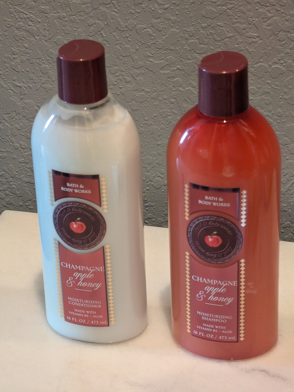 Bath & Body Works
Apple & Honey Moisturizing 16 Fl Oz
Shampoo And Conditioner